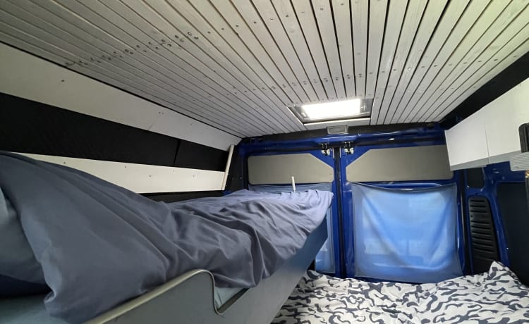 Blue Rambler – Peugeot Boxer bus camper from 2015