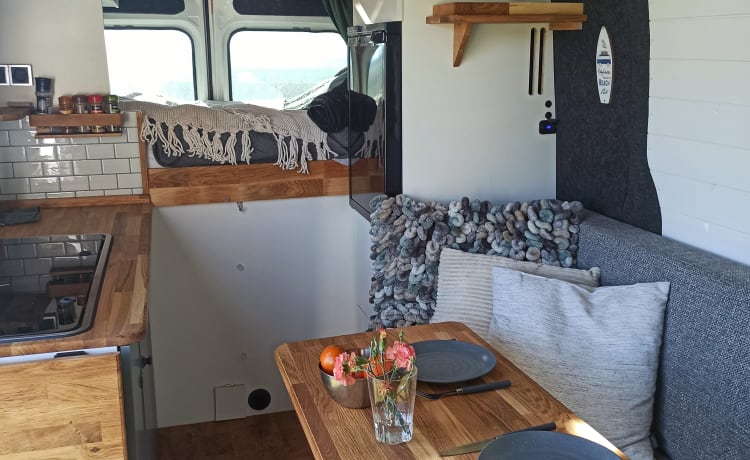 Ridgie – Tinyhouse Renault Buscamper, 3 persoons, zeer sfeervol en compleet