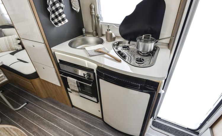 LUX 6 berth & 5 seatbelts – WiFi ✅, Téléviseurs ✅, Animaux ✅, Auvent, ✅ Vélos ✅ Voyages dans l'UE ✅