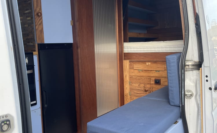 Neville – Conversion Mercedes Sprinter hors réseau