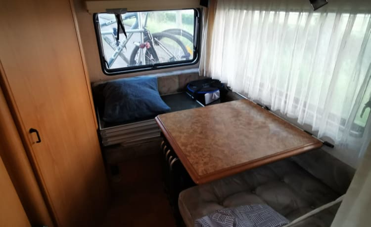 Raus mit diesem 5-Personen-Camper!