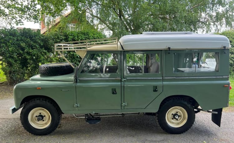 The Northumbrian Rover – 4 berth Land Rover rooftop from 1967