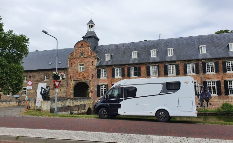 Carado V339 – Ervaar de vrijheid! (bj 2021) Compact en luxe met alle opties en Queensbed 