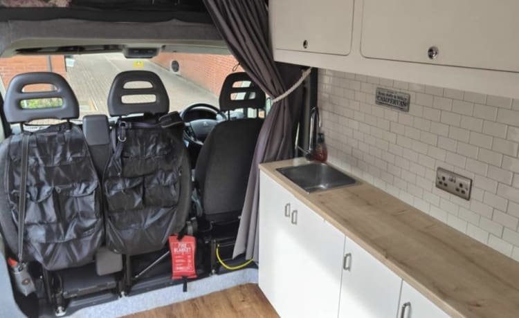 Betsy – 2 berth Peugeot campervan from 2018