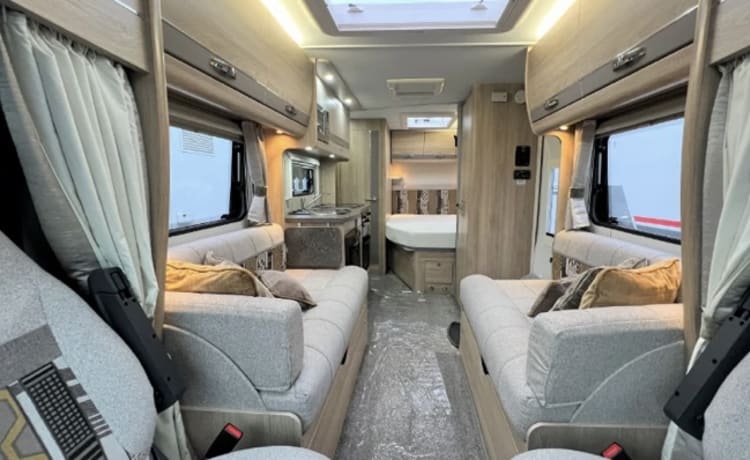 CamperVandy – 4 berth Peugeot bus from 2018