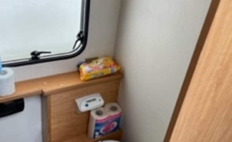 Fresh and complete family camper with bunk beds