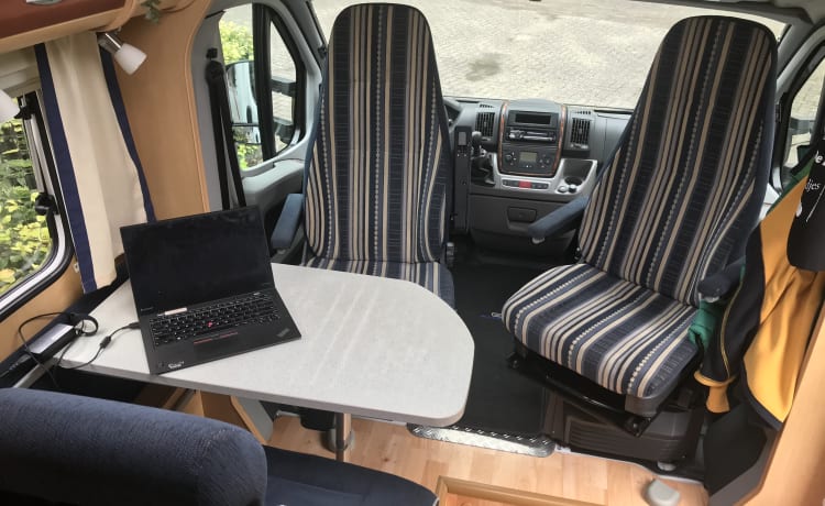 Camperplezier – Schöner Camper, freie und glückliche Reise