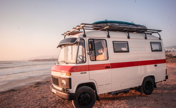 Selma – Unieke Mercedes legerbus en off grid camper