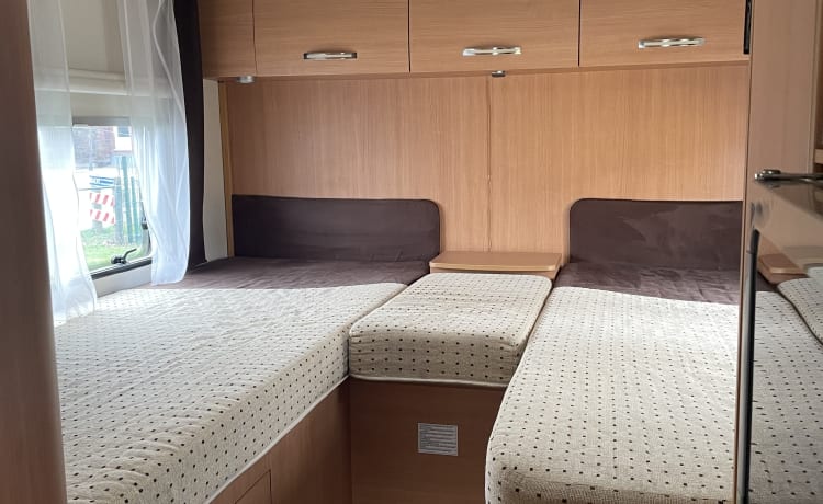 Camper voor 4 personen semi intergraal