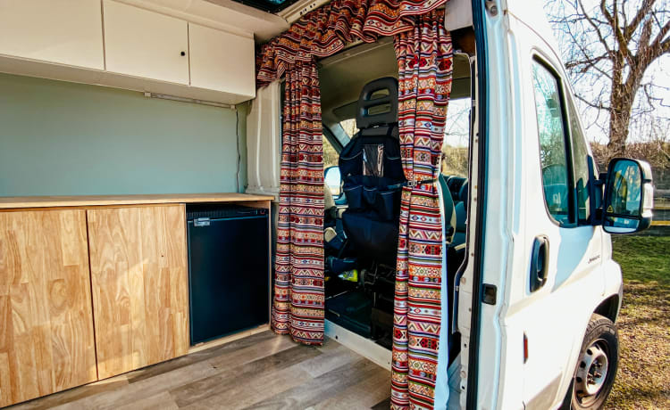 Cozy DIY (surf) bus camper