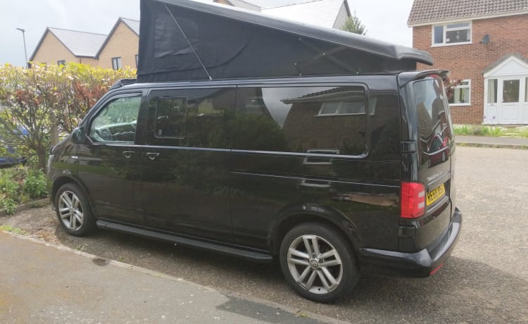 Black Beauty – 4-persoons 4WD automatische LWB VW Transporter