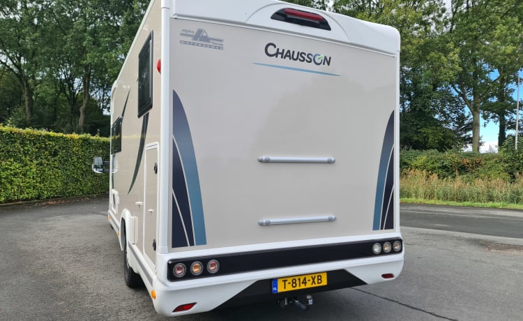 T814XB – Chausson 777GA Automatique Titanium Premium très luxueux, km gratuit