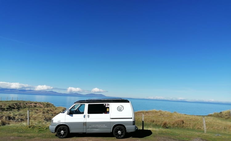 Link  – Opvallende Volkswagen T4 met 4 slaapplaatsen