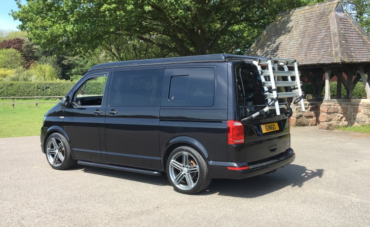 Black Beauty – Zwarte schoonheid, onze Vw T6 topklasse transporter