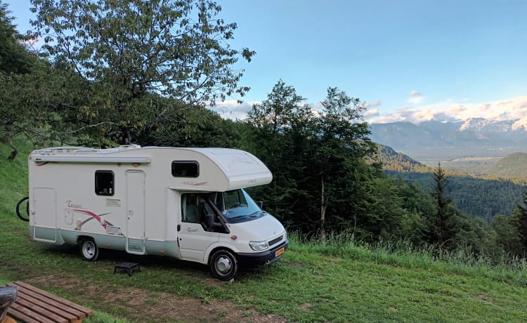 Joli camping-car alcôve 6 personnes à louer