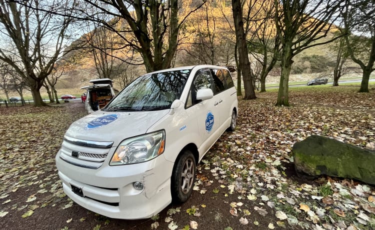 Bonnie – Toyota-camper met 2 slaapplaatsen uit 2005