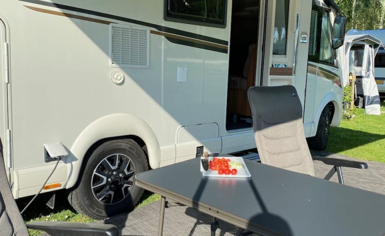 Luxueuze en comfortabele nieuwe Carthago camper