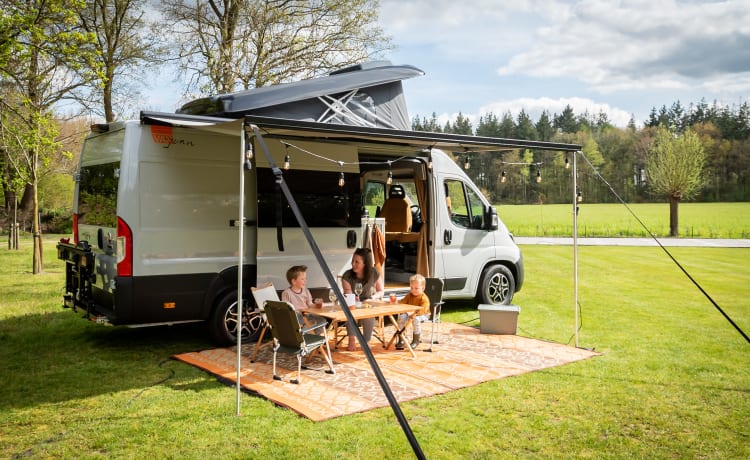 Camper Puck! – Camping-car luxueux, branché et très complet ! Fiat Ducato L4