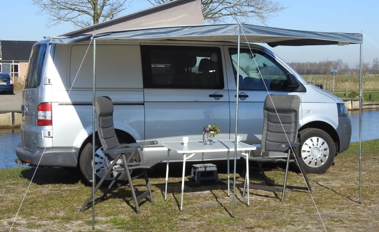 VW T5 2012 Unieke indeling, breed en comfortabel bed (205x150cm)