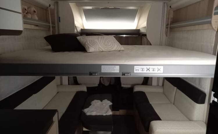 NEW - Luxury motorhome 2P to 4P