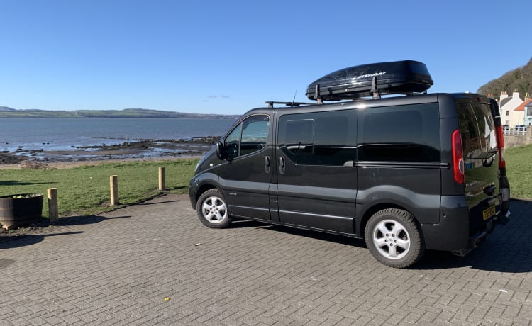 VangelaCampervan – Vangela - Renault Trafic automatische campervan - 2 slaapplaatsen