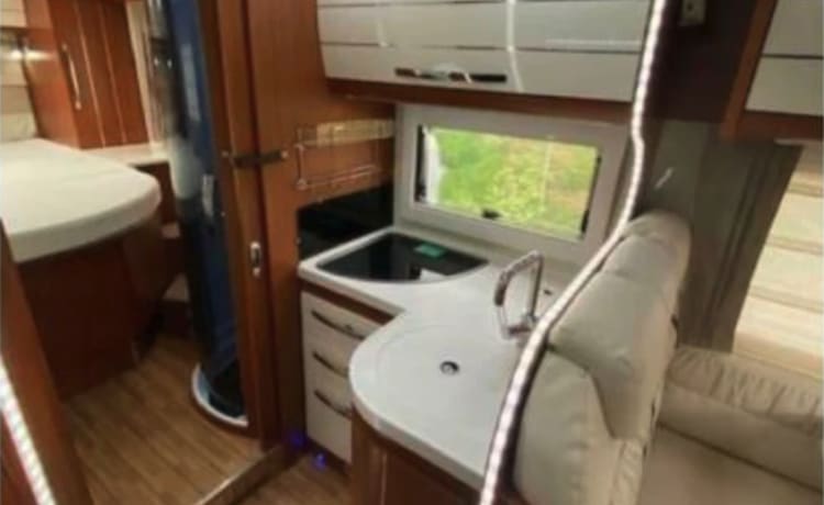 Bellissimo camper con il layout più ideale, parcheggia la tua auto all'interno gratuitamente