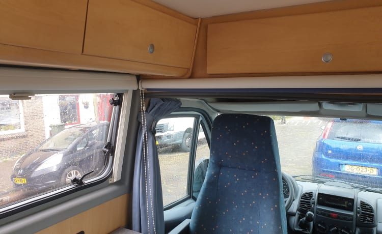 Completely self-sufficient camper van