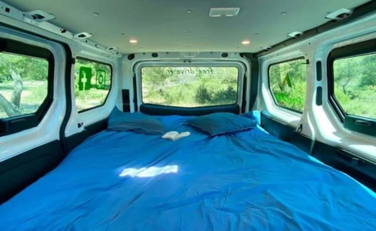 Vanlife – 5-seater van with 4 adult beds