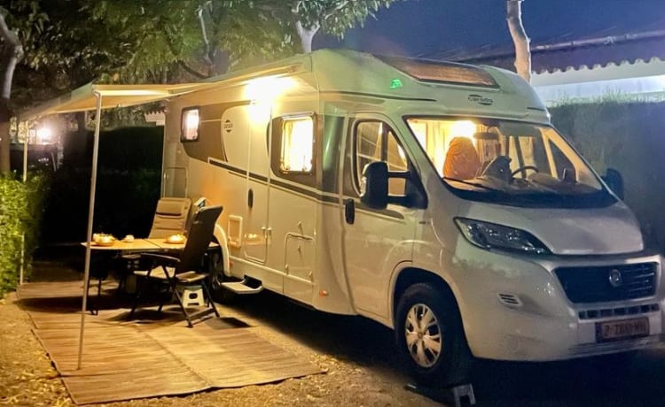 Hymer Carado T448 molto bello e completo, anno di fabbricazione 2020