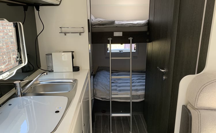 Julia – Brandneues Luxus-Wohnmobil, Automatik, 6-Sitzer und 6-Bett. ohne Konvertierung