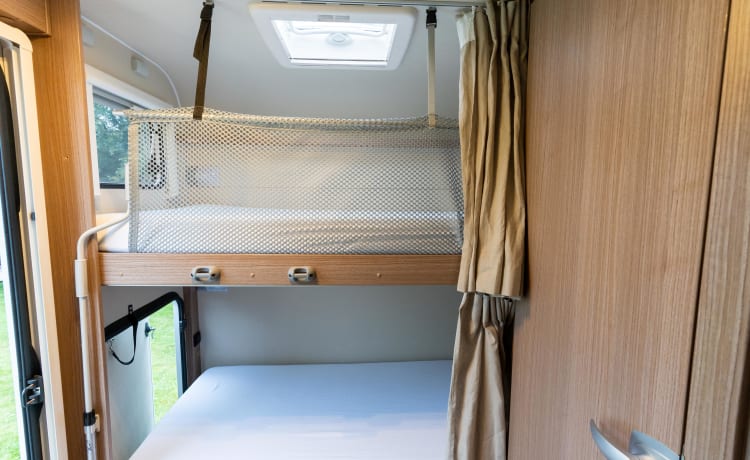 Brutus – 2018 - Luxury Hymer Carado avec 6 places de couchage avec un grand confort