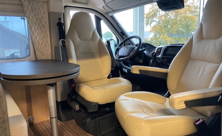 Carthago Malibu 640 LE Coupé First Class zwei Zimmer – Jahr 2024