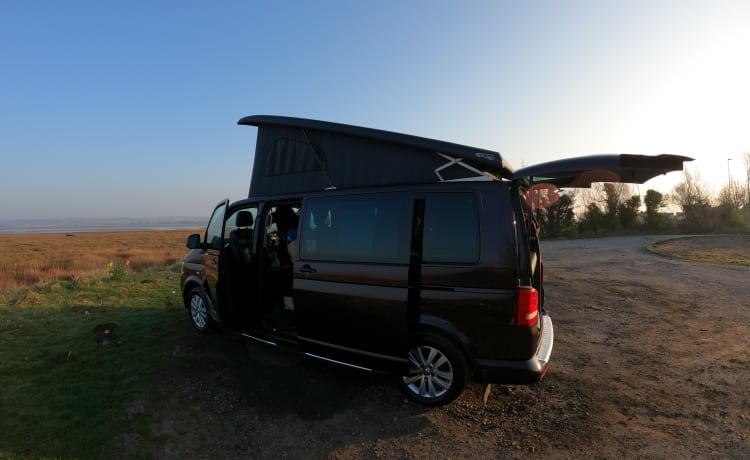 Snowdon – VW T5 4-Posti letto Campervan tetto a soffietto e letto ampio (2 adulti e 2 bambini)