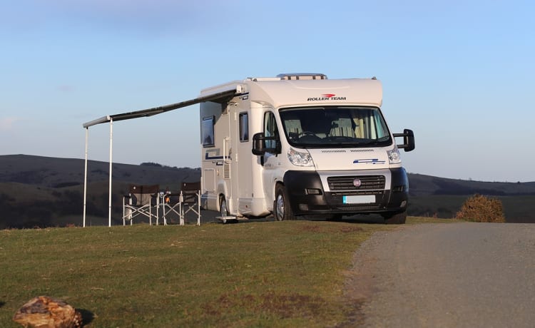 Auto_Roller 694 – Location de camping-car 4 couchettes - Entièrement assuré