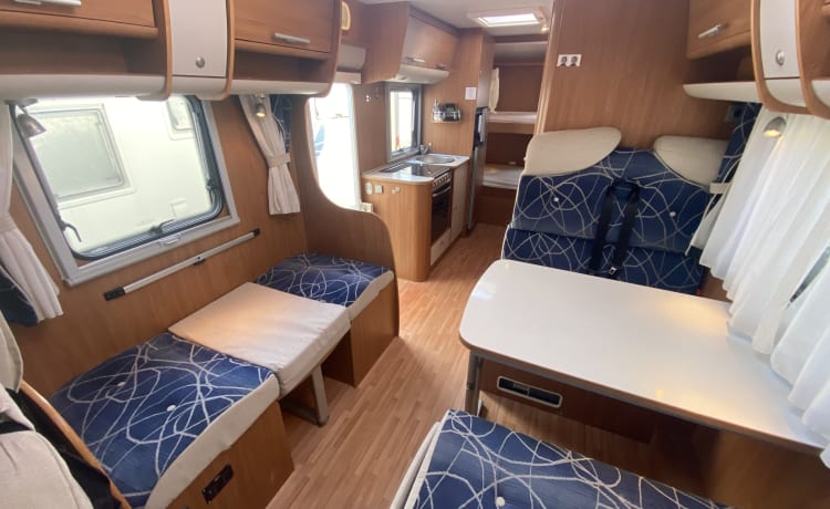 Cel4night – 7-seater overcab motorhome