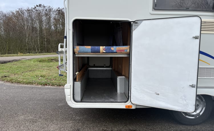 Fiat Ducato camper met stapelbed 