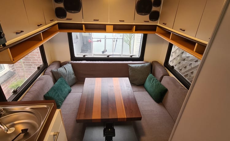 4 person 2.5l Ford transit alcove camper, completely renovated!