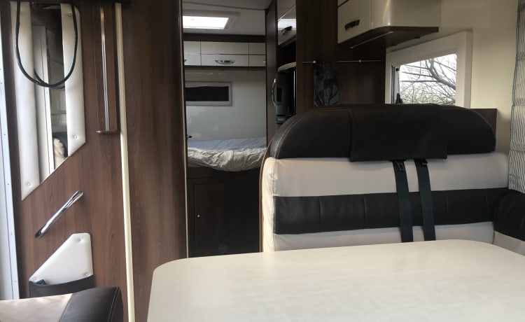 MCLouis2015 – Luxury family camper fully furnished with spacious seating area