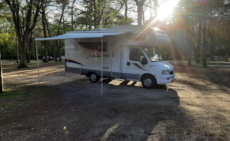 Het pareltje van Brabant – Enjoy with this 5-person camper!