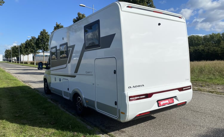 Coral suite on wheels – Lusso 2 persone Adria Coral 650DL semi-integrato automatico dal 2022