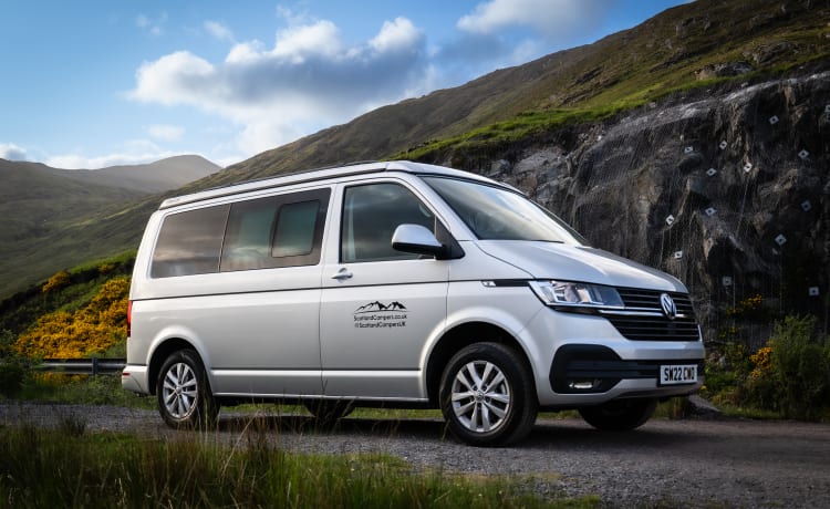 Iona – Wintertauglicher Luxus-Wohnmobil Volkswagen Transporter 6.1 2022 mit 4 Schlafplätzen