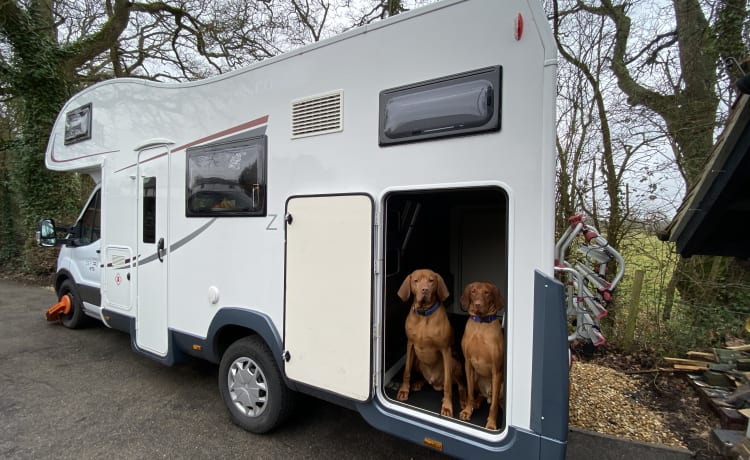 Fabelhaftes Roller Team Zefiro 675 Wohnmobil mit 6 Schlafplätzen