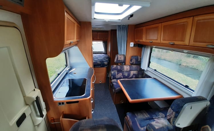 B654 – Hymer met e step en SUB board