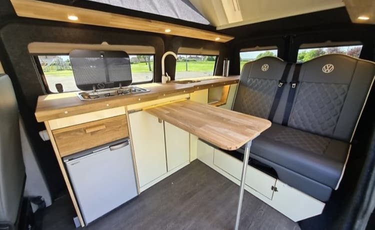 Luna – Mooie 4-persoons Volkswagen Transporter campervan