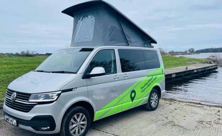 Camper Volkswagen a 4 posti letto del 2024