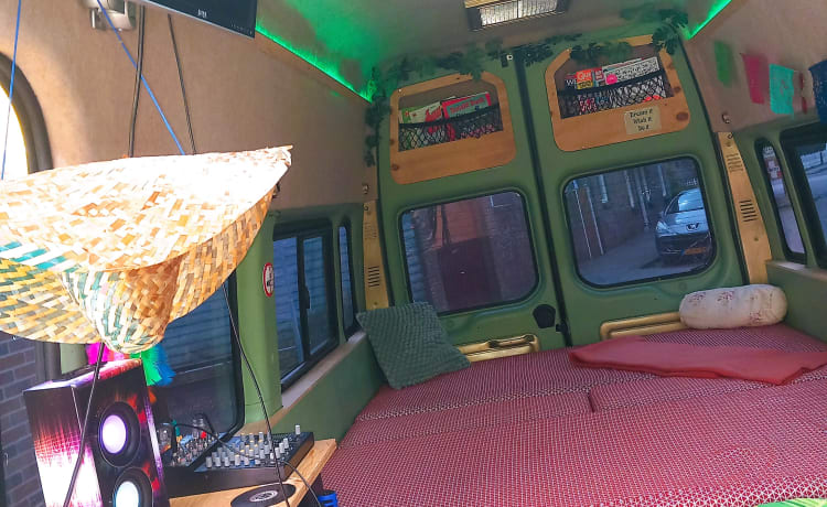 FESTIVALBUS – Converted "FESTIVALBUS" for 5 people! (2012 Ford Transit)