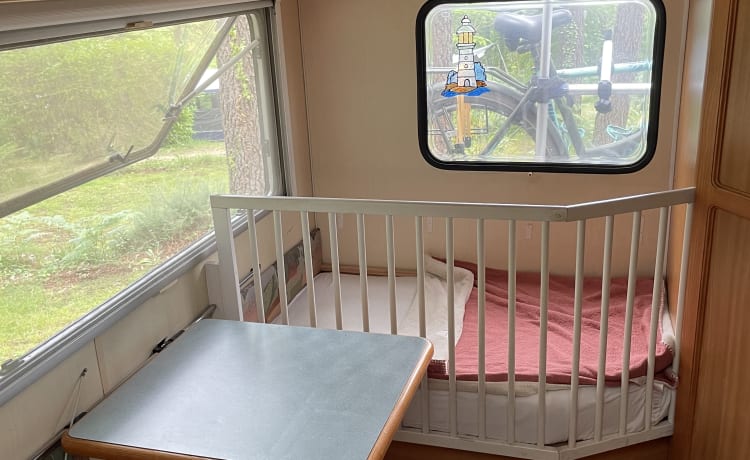 Familiencamper für 5 Personen mit Kinderbett