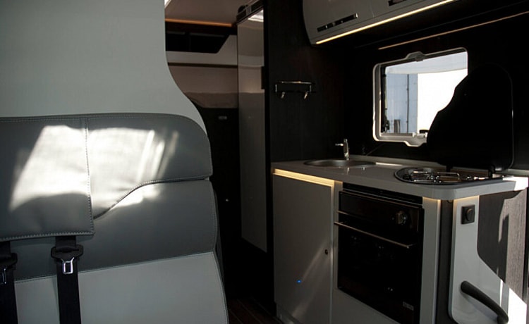 Britney  – Luxury 6 berth Roller Team automatic 