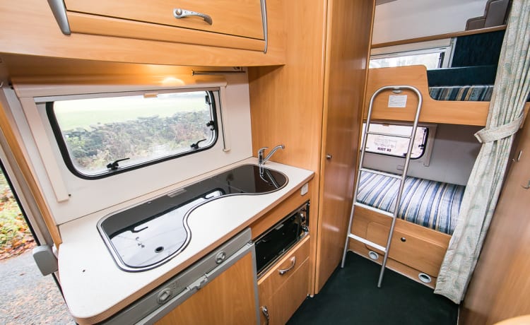 Honey – 6 Berth Spacious Family Motorhome