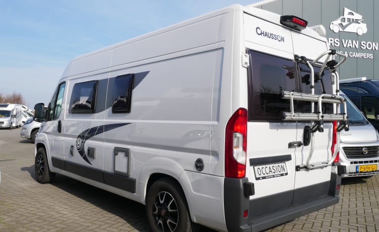 Chausson 5, bus camper 6 metri con letto a castello